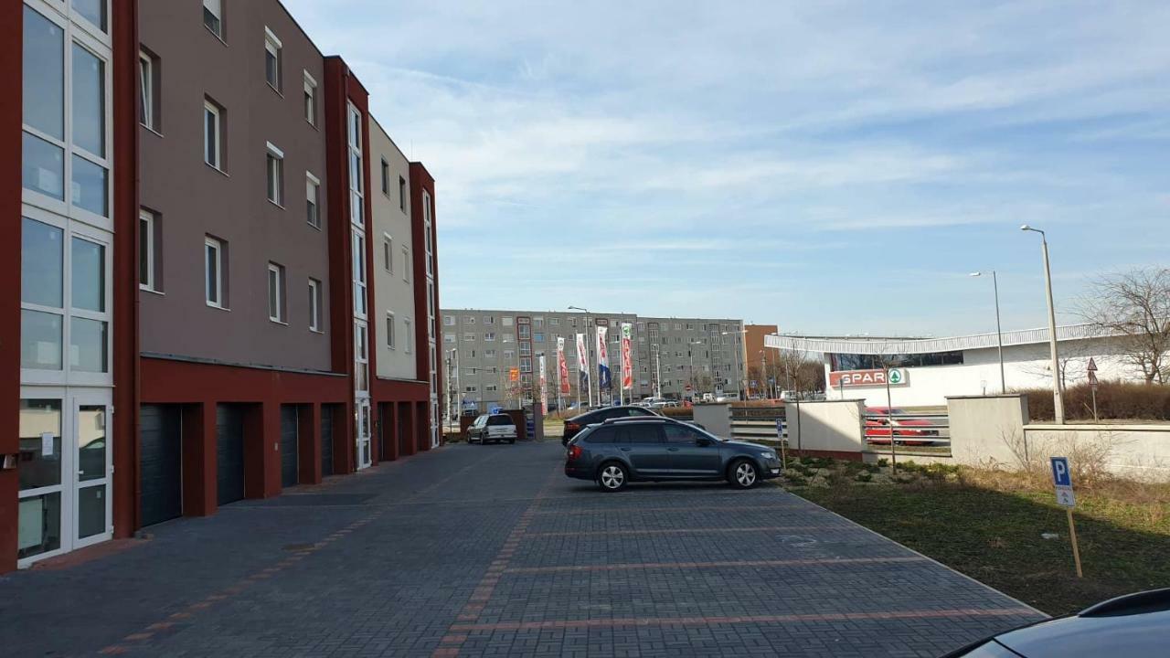 Aqua Apartman Tiszaújváros Εξωτερικό φωτογραφία