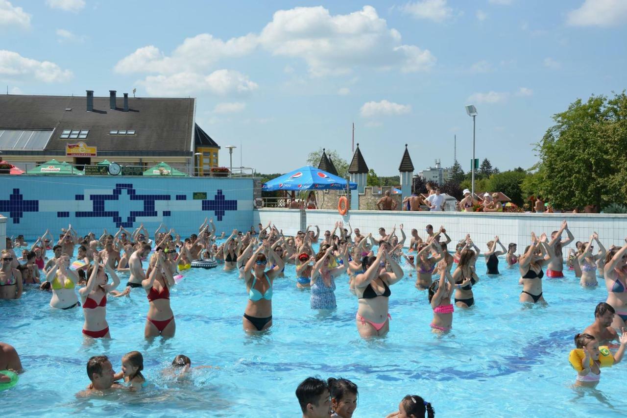 Aqua Apartman Tiszaújváros Εξωτερικό φωτογραφία