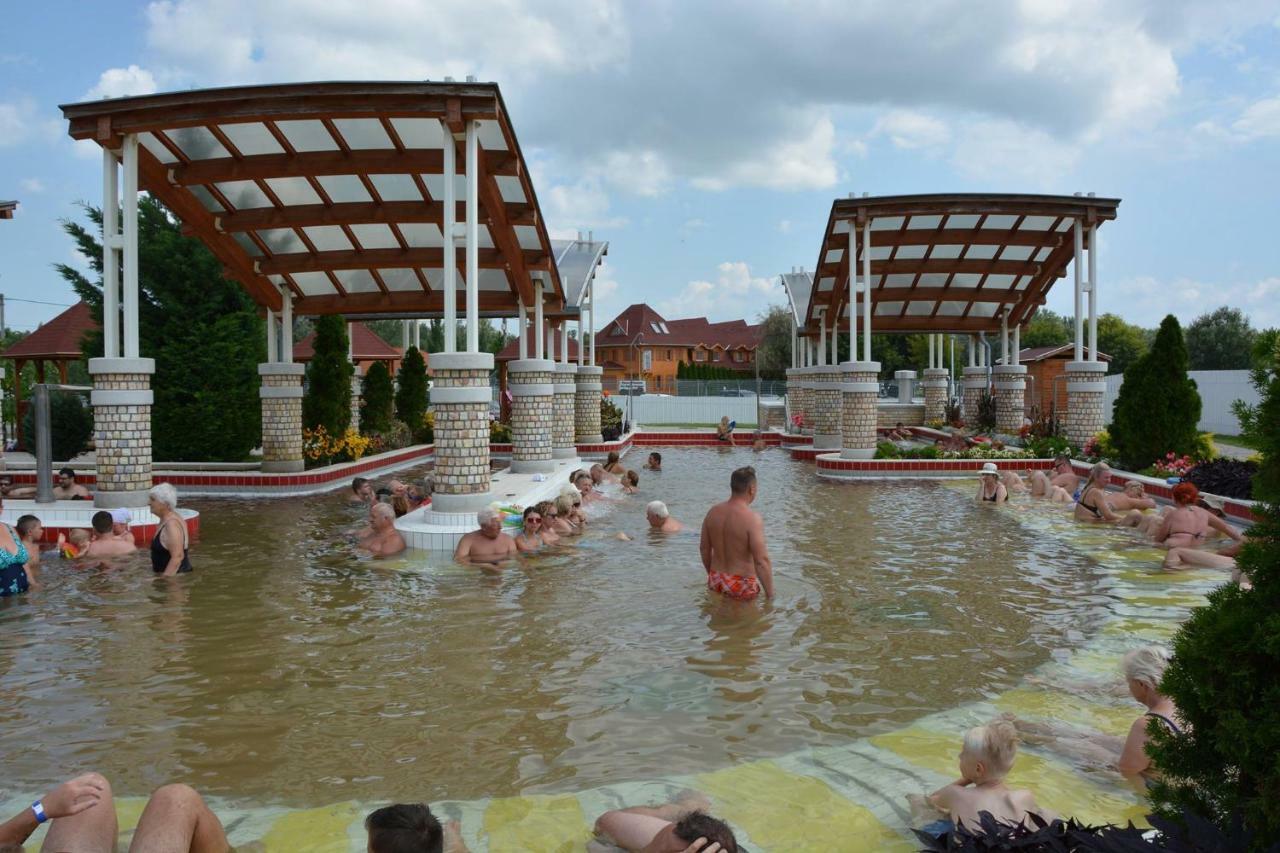 Aqua Apartman Tiszaújváros Εξωτερικό φωτογραφία